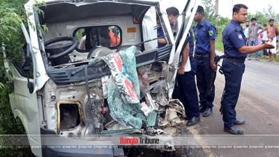 Picture shows the crashed leguna after accident