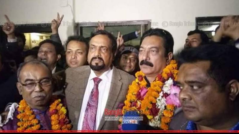 Jatiya Party leaders with newly elected Mayor Mostafizar Rahman Mostafa after RCC victory
