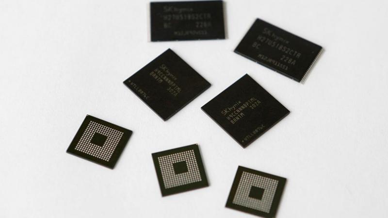 Mobile memory chips made by chipmaker SK Hynix are seen in this picture illustration taken in Seoul May 10, 2013. REUTERS