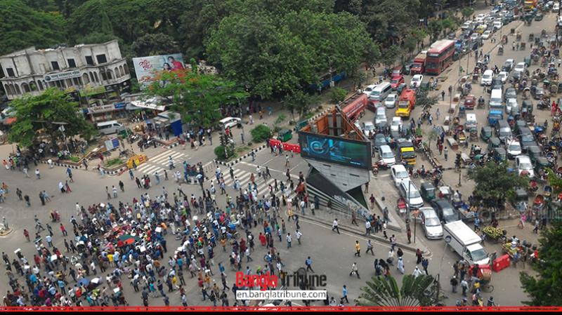 Protesters blocked the Shabagh intersection following a procession on the Dhaka University campus. BANGLA TRIBUNE/Nashirul Islam