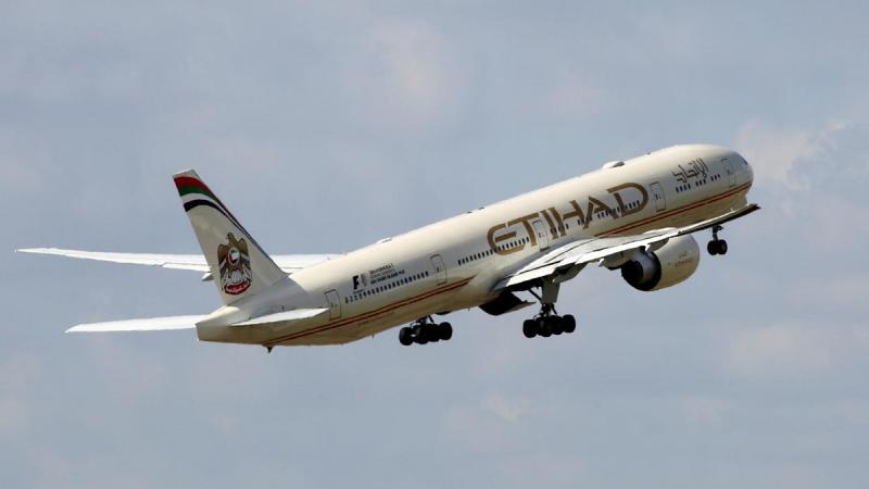 An Etihad Airways Boeing 777-3FX company aircraft takes off at the Charles de Gaulle airport in Roissy, France, August 9, 2016. REUTERS