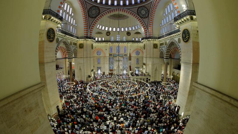 Worshippers pray during the first day celebration of Eid al Fitr at Suleymaniye Mosque in Istanbul, Turkey, June 15, 2018. REUTERS