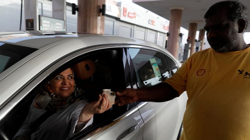 Samira al-Ghamdi, a practicing psychologist, refuels her car while driving to work, in Jeddah, Saudi Arabia June 24, 2018. REUTERS