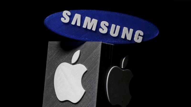 3D-printed Samsung and Apple logos are seen in this picture illustration made in Zenica, Bosnia and Herzegovina on January 26, 2016. REUTERS