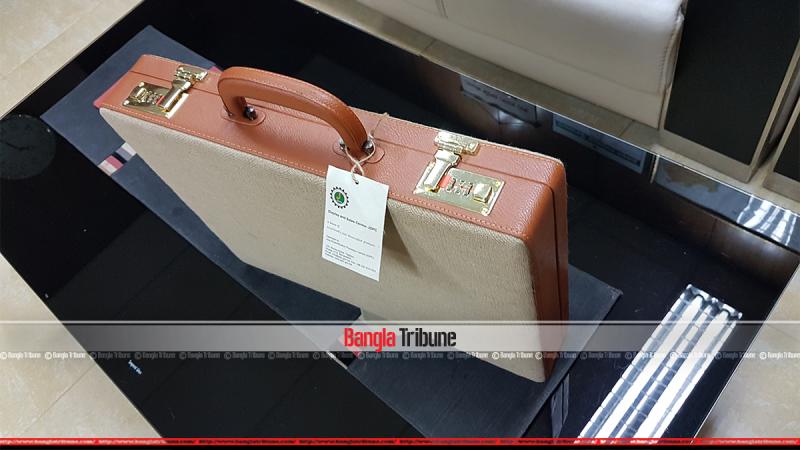 Ministers in cabinet will carry briefcase made from jute.