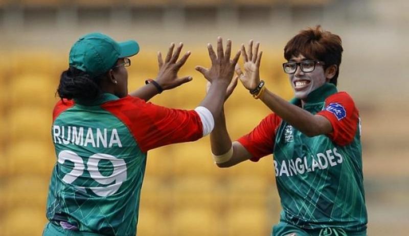 Bangladesh women cricketers continued their winning track beating UAE.