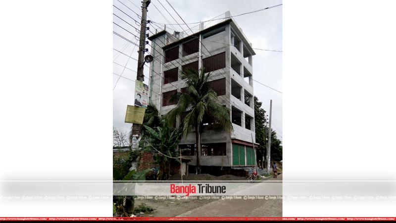 Multi-storey buildings in Mongla without maintaining code.