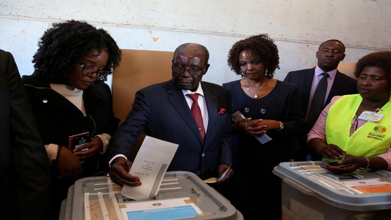 Zimbabwe`s former president Robert Mugabe casts his ballot in the general elections in Harare, Zimbabwe, Jul 30, 2018. REUTERS