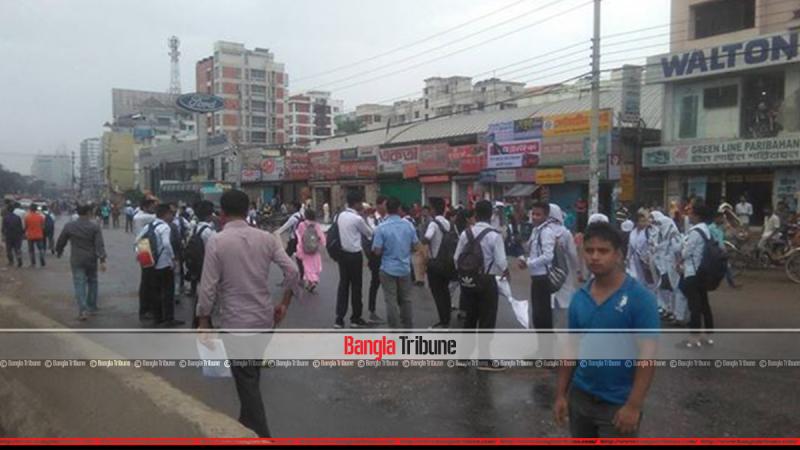 Azompur road in Uttara was blocked by the students.