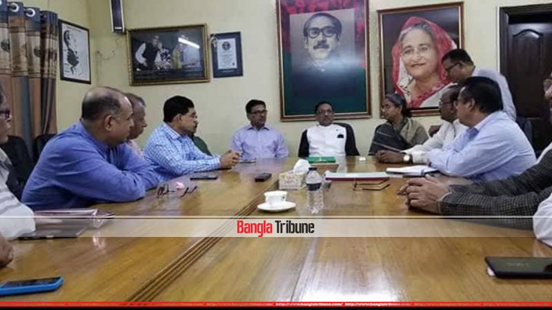 Obaidul Quader briefs the media at the Awami League chief`s Dhanmondi offices on Saturday.