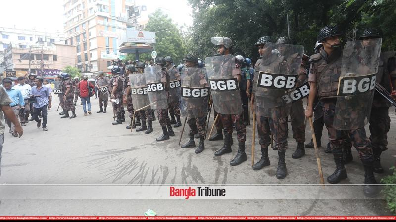 A large number of BGB and police have been deployed in Zigatola. BANGLATRIBUNE/Sazzad Hossain