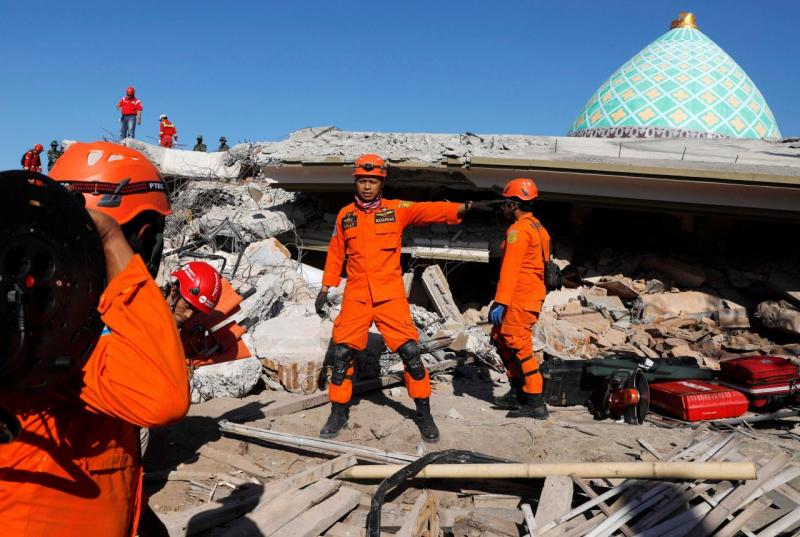 Rescue team members prepare to find people trapped inside a mosque after an earthquake hit on Sunday in Pemenang, Lombok Island, Indonesia, August 8, 2018. REUTERS
