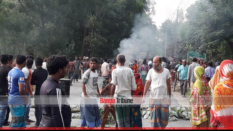 Locals blocked the Thakurgaon-Dinajpur highway.
