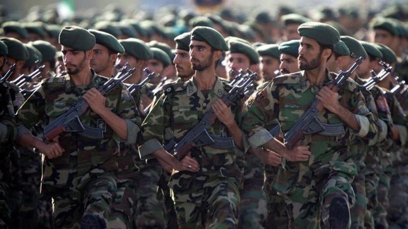 Members of Iran`s Revolutionary Guards march during a military parade to commemorate the 1980-88 Iran-Iraq war in Tehran September 22, 2007. REUTERS