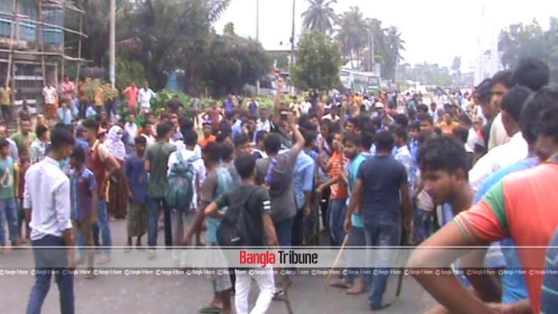 Protesters blocked the Dhaka-Rangpur Highway for five hours.