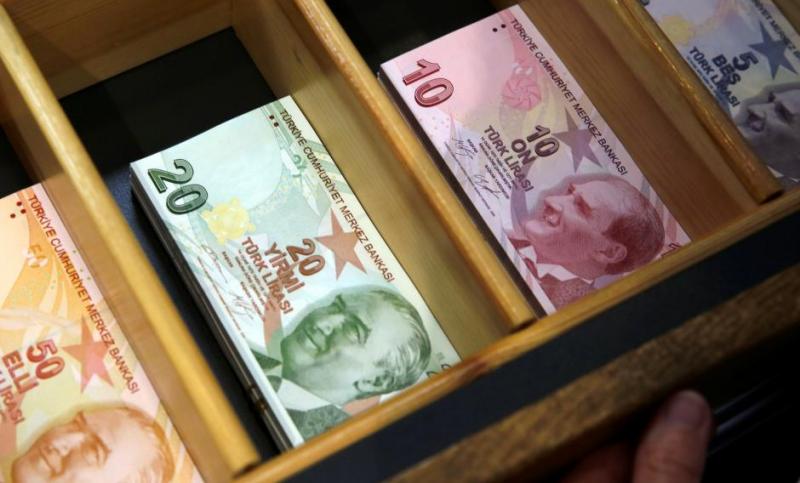 Turkish lira banknotes are pictured at a currency exchange office in Istanbul, Turkey August 13, 2018. REUTERS