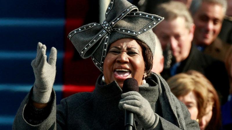 FILE PHOTO - Aretha Franklin sings during the inauguration ceremony for President-elect Barack Obama in Washington, Jan 20, 2009. REUTERS