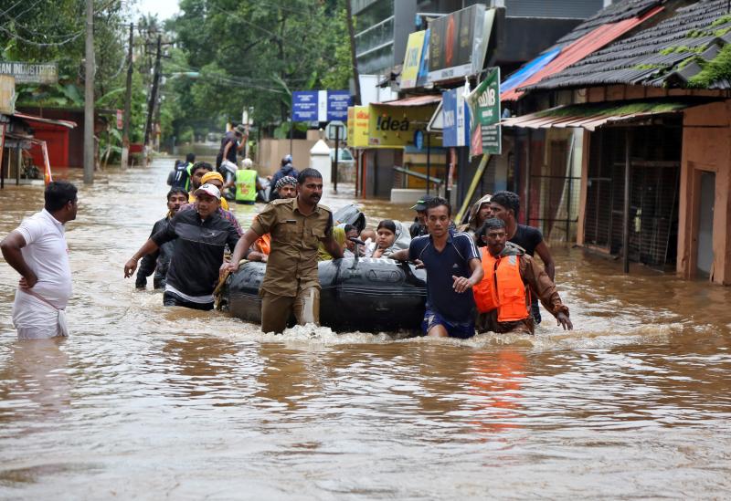 Rescuers evacuate people from a flooded area to a safer place in Aluva in the southern state of Kerala, India, August 18, 2018. REUTERS