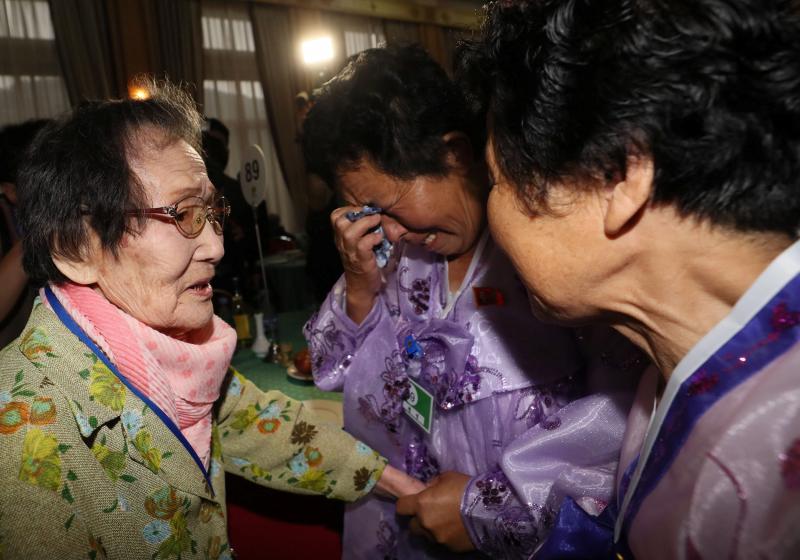 North and South Korean family members meet during a reunion at North`s Mount Kumgang resort, near the demilitarized zone (DMZ) separating the two Koreas, Aug 20.REUTERS