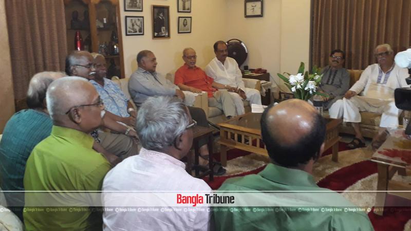 Leaders of Jukto Front and Gano Forum meet at JSD chief AM Rab`s Uttara residence on Thursday (Sept 13).