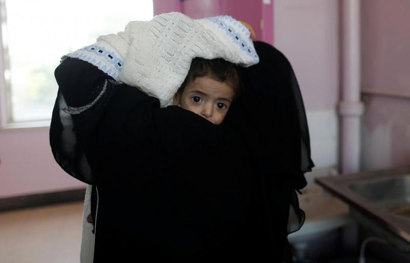A woman carries a child at the malnutrition ward of al-Sabeen hospital in Sanaa, Yemen September 11, 2018. REUTERS/FILE PHOTO