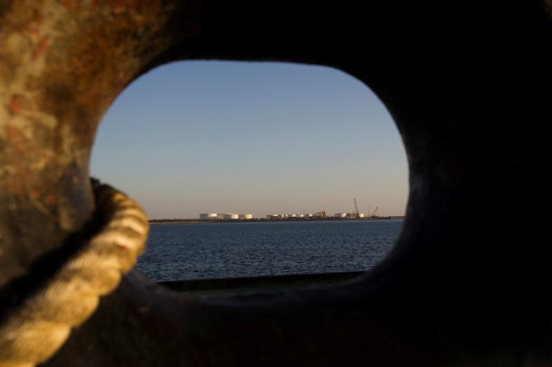 A general view of an oil dock is seen from a ship at the port of Kalantari in the city of Chabahar, 300km (186 miles) east of the Strait of Hormuz January 17, 2012. REUTERS FILE PHOTO: