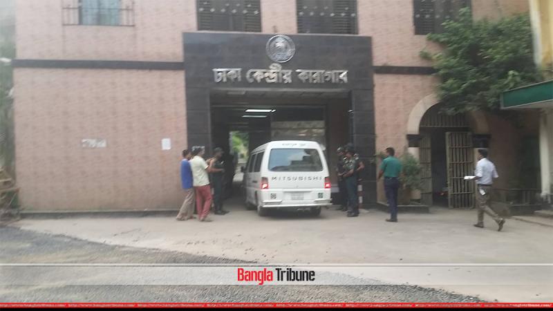 The vehicle carrying the members of the medical board for BNP chief Khaleda Zia entered the prison premises around 3:45pm on Saturday.