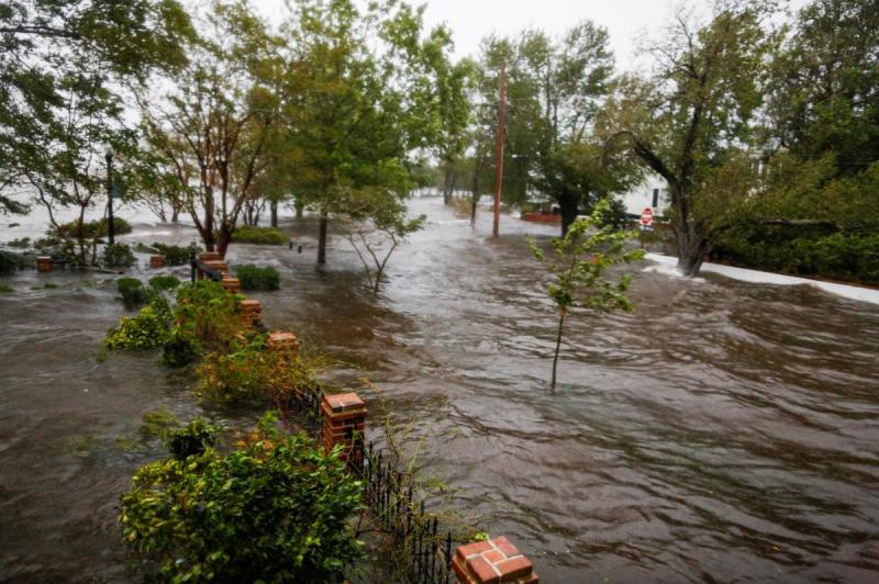 Water from the Neuse river floods the streets during the passing of Hurricane Florence in the town of New Bern, North Carolina, U.S., September 14, 2018. REUTERS