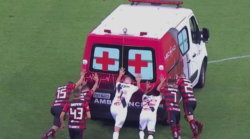 Vasco’s Bruno Silva needed medical attention after being knocked out in the second half . (Twitter/Ricardo Fort)