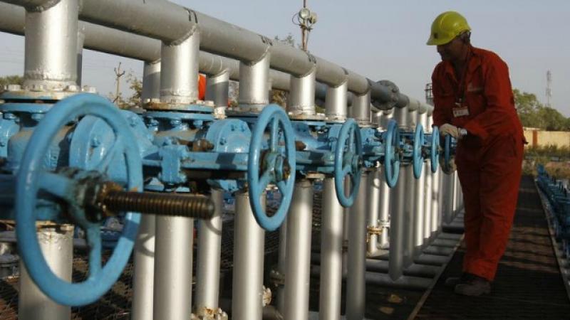 The 136-km pipeline will carry diesel from the Numaligarh Refinery in Assam to Parbatipur in Dinajpur. REUTERS/file photo