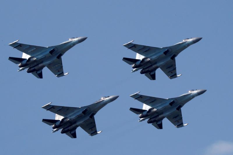 Sukhoi Su-35 multi-role fighters of the Sokoly Rossii (Falcons of Russia) aerobatic team fly in formation during a demonstration flight at the MAKS 2017 air show in Zhukovsky, outside Moscow, Russia, July 21, 2017. REUTERS FILE PHOTO