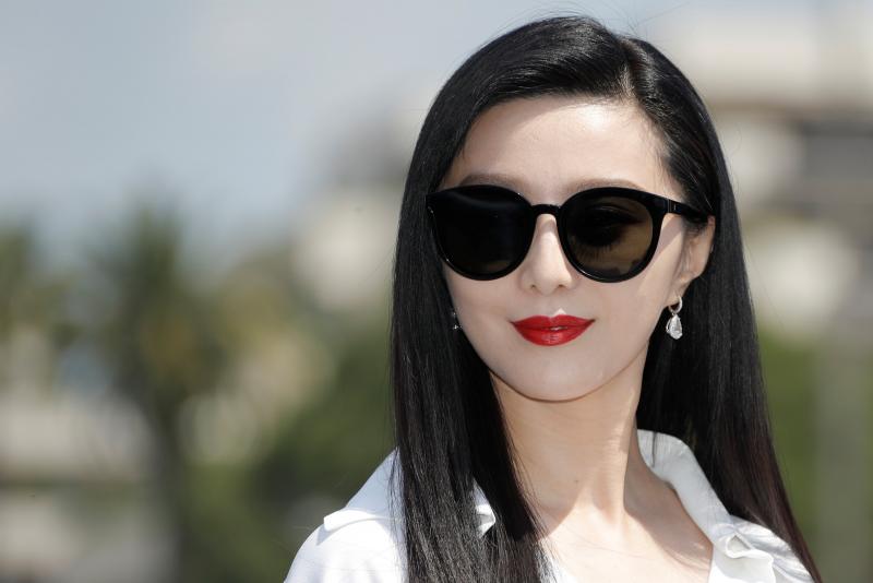 FILE PHOTO: 71st Cannes Film Festival - Screening of the film `Ash Is Purest White` (Jiang hu er nv) in competition - Red Carpet Arrivals - Cannes, France, May 11, 2018. Fan Bingbing poses. REUTERS