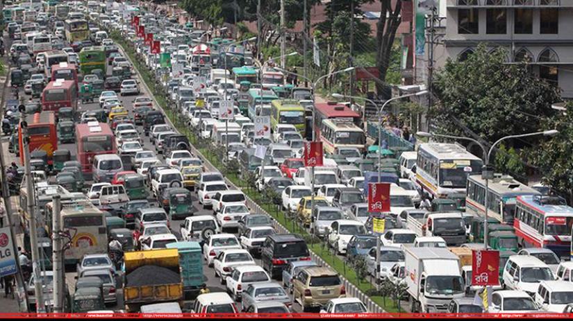 Familiar scenario on the streets of Dhaka City; The Cabinet has proposed the feasibility of separate lanes for VIPs and emergency services on such streets FILE PHOTO