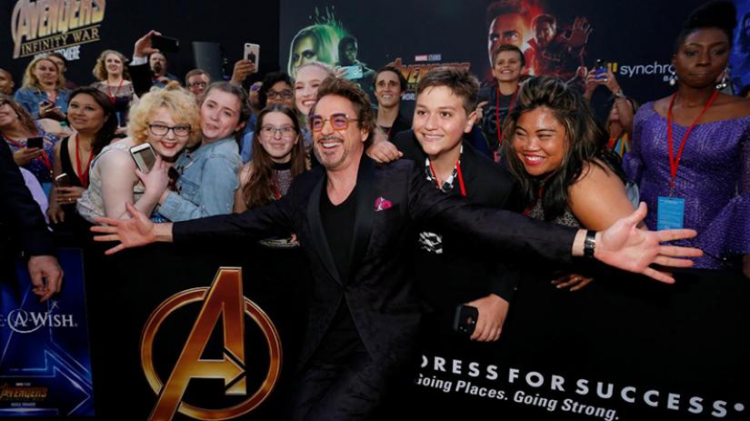 Actor Robert Downey Jr. poses with fans. (Photo: Reuters)