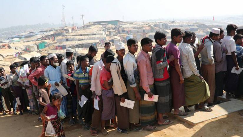 Rohingyas stand in line to get aid supplies in the Kutupalong refugee camp in Cox`s Bazar. REUTERS/file photo