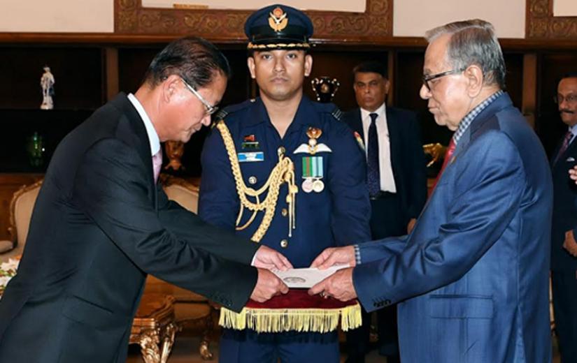 North Korean envoy presented his credentials to President Abdul Hamid on Wednesday (Sept-19). BSS