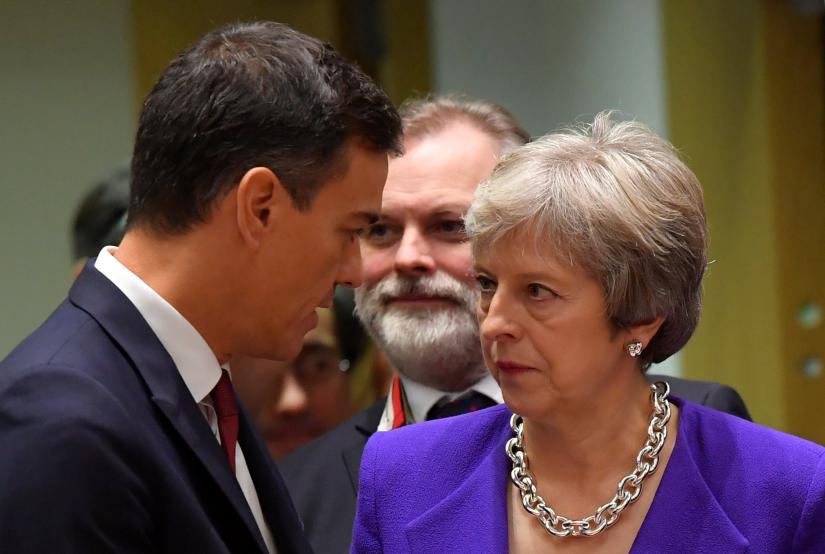 Britain`s Prime Minister Theresa May talks with Spain`s Prime Minister Pedro Sanchez as they attend the European Union leaders’ summit in Brussels, Belgium Oct 18, 2018. REUTERS