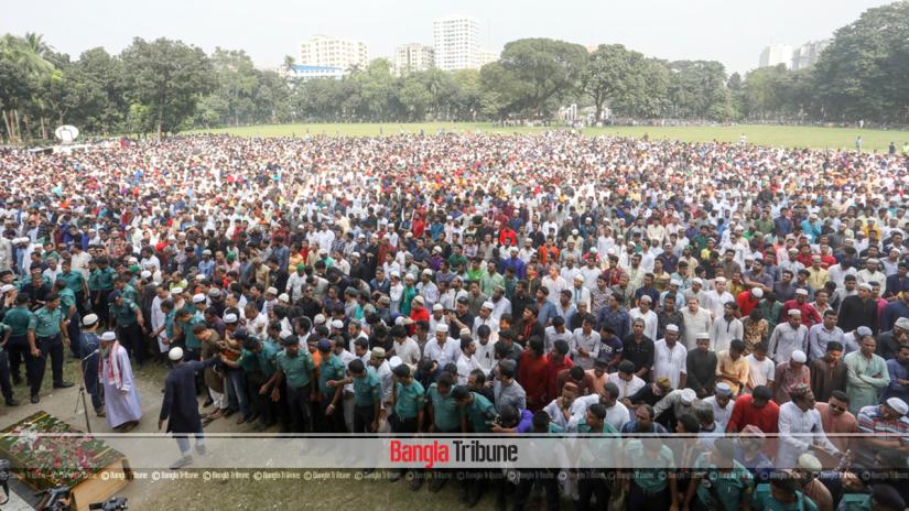 Hundreds of thousands of people attend Ayub Bachchu`s namaz-e-janaza at National Eidgah Maidan. SAZZAD HOSSAIN