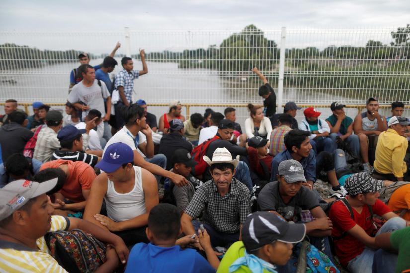 Honduran migrants, part of a caravan trying to reach the U.S., are pictured on the bridge that connects Mexico and Guatemala in Ciudad Hidalgo, Mexico, October 19, 2018. REUTERS