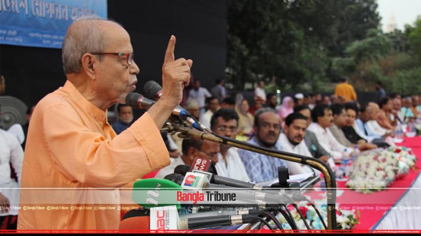 Jukto Front leader and Bikalpa Dhara chief Badruddoza Chowdhury speaks at a rally in Dhaka on Saturday (Nov 10).