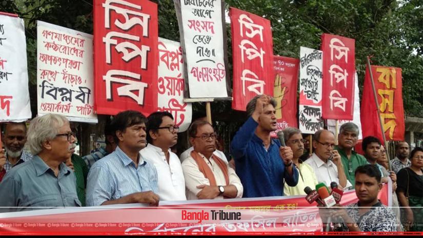 Ganosamhati Andolon Convener Zonayed Saki speaks at a rally in Dhaka on Saturday (Nov 10).