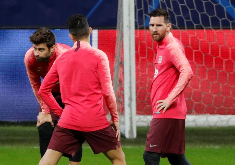 Champions League - FC Barcelona Training - San Siro, Milan, Italy - November 5, 2018   Barcelona`s Lionel Messi and team mates during training.   REUTERS