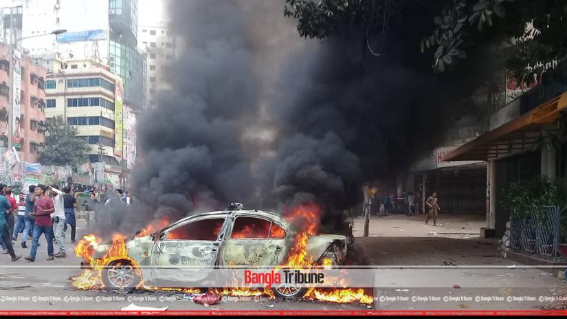 Police-BNP clash at Naya Palton in the city on Wednesday (Nov 14).