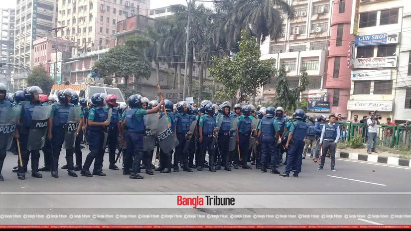 Police-BNP clash at Naya Palton in the city on Wednesday (Nov 14).