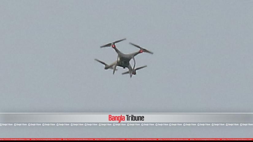 The drone was flown for 12 minutes on Thursday (Nov 15) afternoon triggering panic and fear among BNP activists present there at the time. BANGLA TRIBUNE/Sazzad Hossain