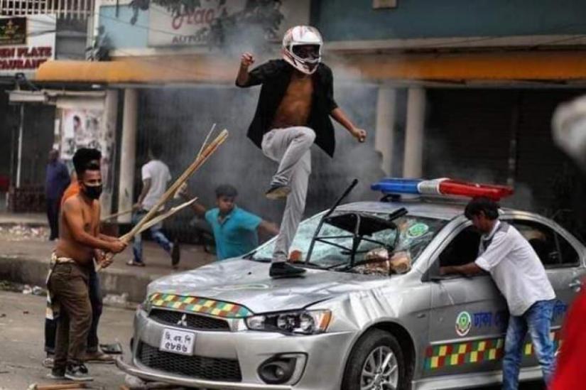 BNP activists clash with police at Naya Paltan on Wednesday (Nov 14)