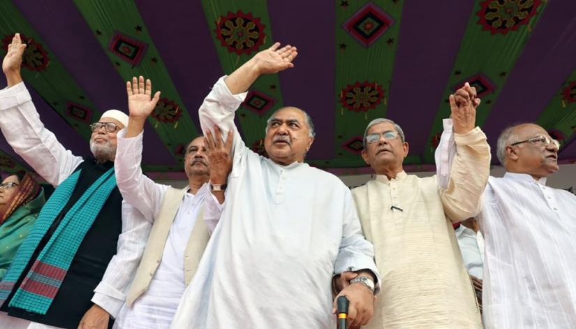 Top leaders of Jatiya Oikya Front on the stage of an alliance rally at Suhrawardy Udyan in Dhaka on November 6, 2018. FILE PHOTO