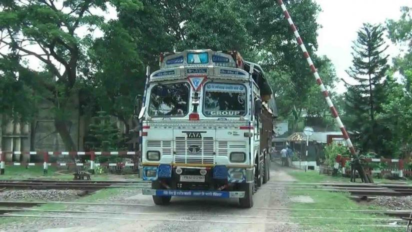 An Indian truck at a level crossing in Hili, Dinajpur. PHOTO/Halim Al Raji