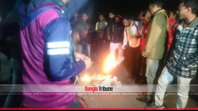 BNP activists in Kurigram have burned effigy of Oikya Front candidate Maj Gen (retd) AMSA Amin, jpg