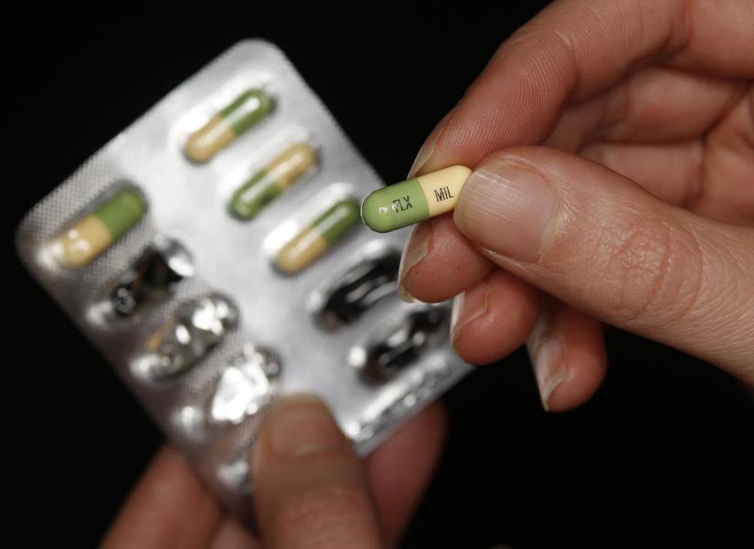 A woman holds a packet of the antidepressant drug Prozac, also known as fluoxetine, in Leicester, central England February 26, 2008. REUTERS/FILE PHOTO